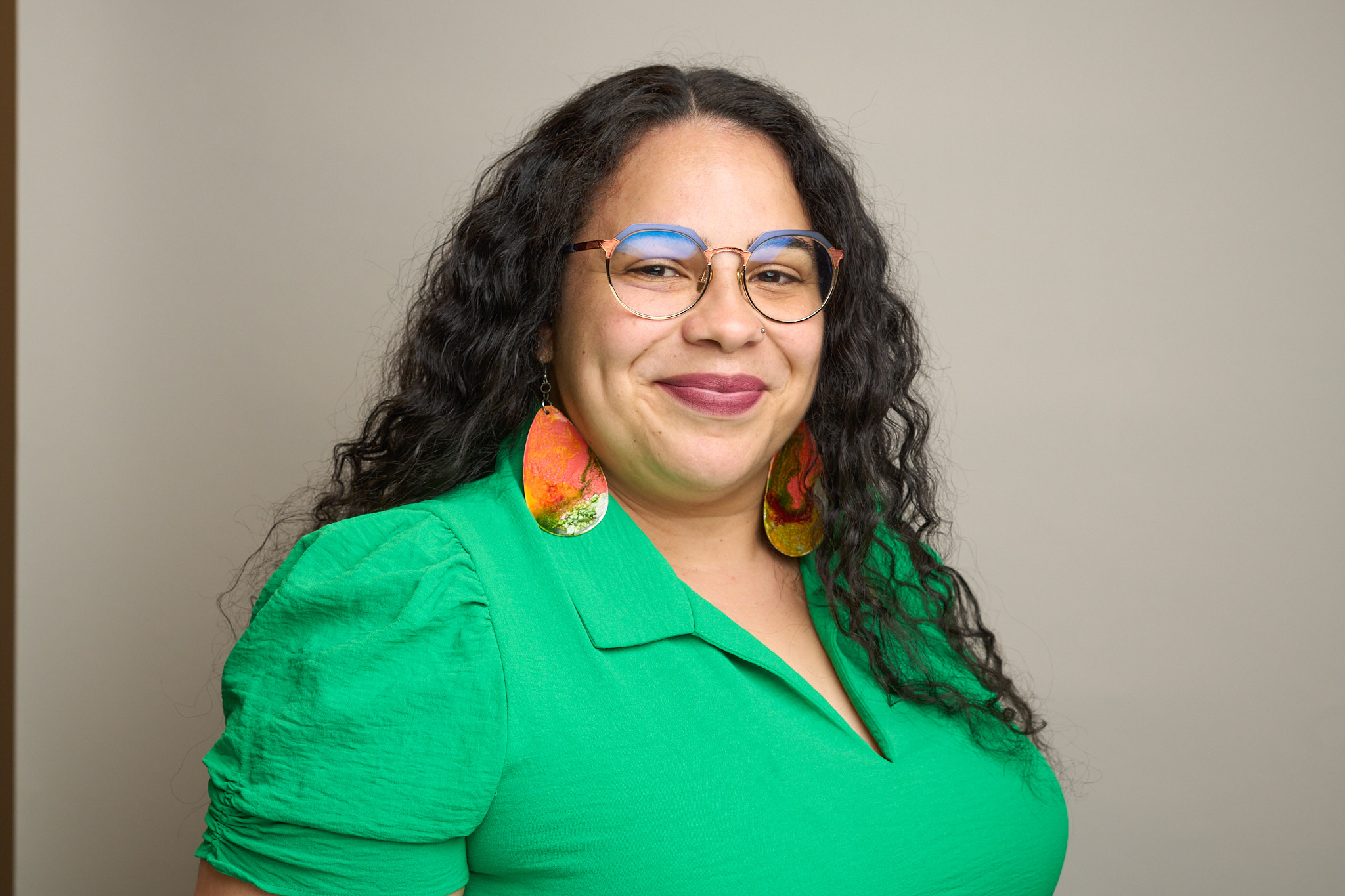 Leslie D. Rose ('05) in green blouse.